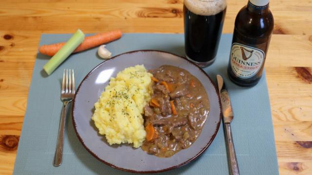 Rindergeschentzeltes in Guinness-Sauce