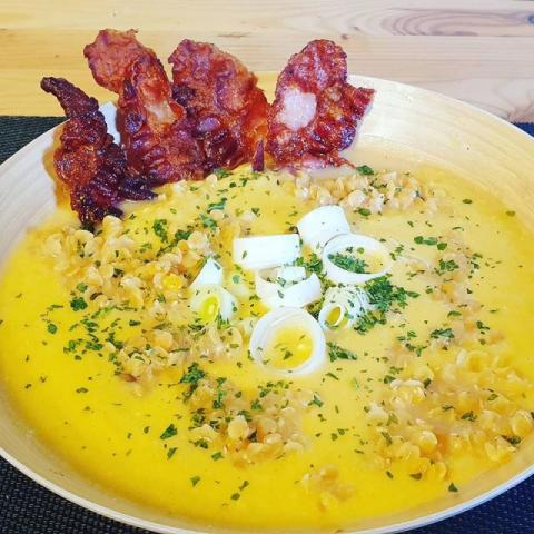 Süsskartoffelsuppe mit cross gebratenen Speck