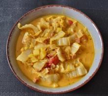 Chinakohlsuppe mit Kartoffeln und Salami