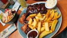 Louisiana - Two Way Sampler - Rips und Wings + Beilagensalat