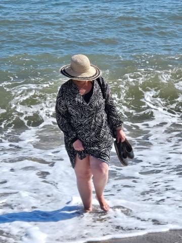 Claudia im Meer